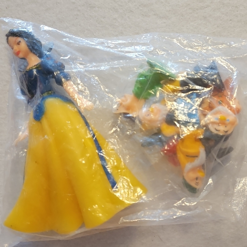 Snow White And 7 Dwarfs Toy Set Or Cake Toppers? Sealed Bag